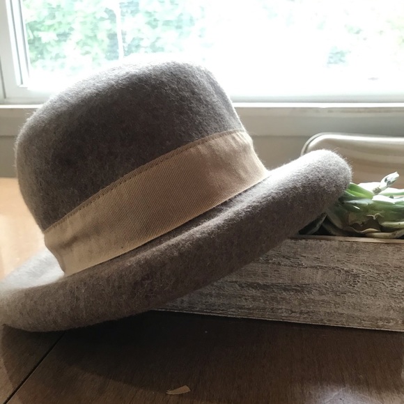Wool hat - Picture 1 of 3